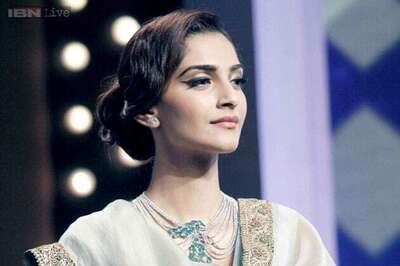 Look of the day: Sonam Kapoor channels vintage glamour in Anamika Khanna sari