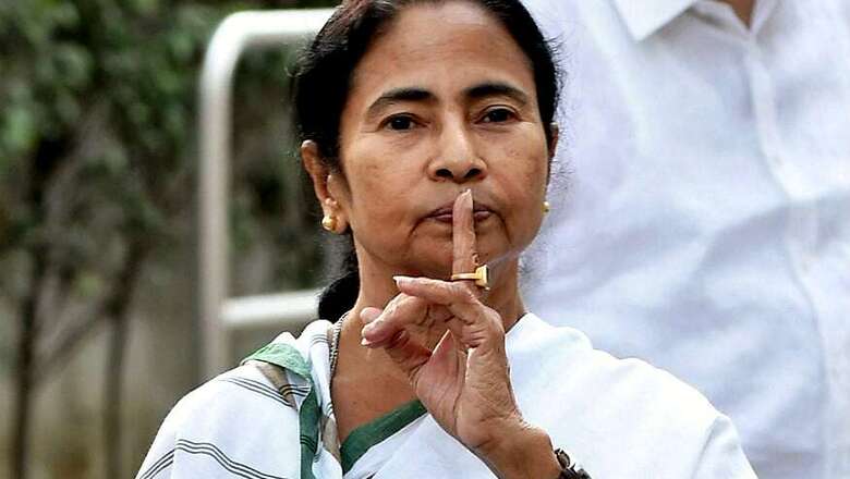 Supreme Court Pulls Up Mamata Govt on Aadhaar, Asks How State Can 'File Such a Plea'; Centre Too Gets a Notice