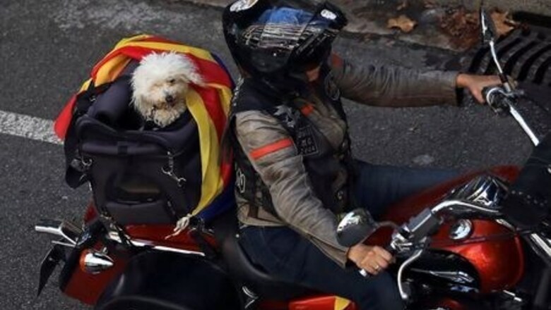 Catalans Rally For Independence Despite Health Warnings