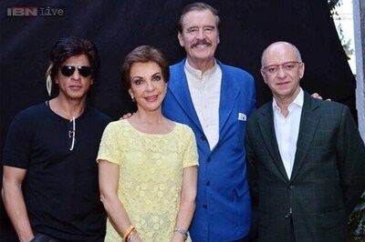 Snapshot: Former President of Mexico Vicente Fox meets SRK on the sets of 'Happy New Year'