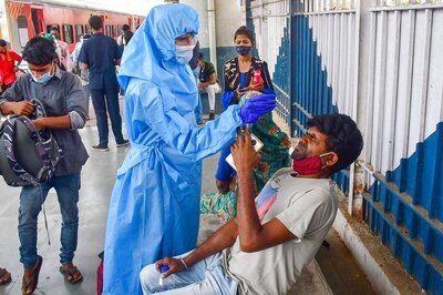 BMC Receives 90,000 Covishield Doses Amid Complaints of Vaccine Shortage in Mumbai