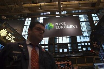 US: Dow hits 15, 000 on job market strength