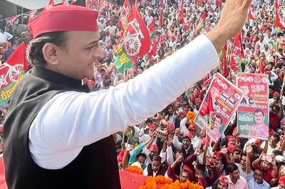 On PM Modi’s ‘Laal Topi’ Jibe, Akhilesh Yadav Says It’s ‘Red Alert’ For BJP Ahead of UP Polls