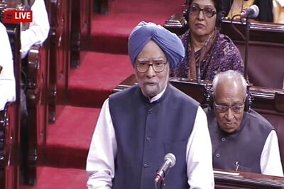 Manmohan Singh Dubs Demonetisation as 'Legalised Plunder' as Modi Watches on