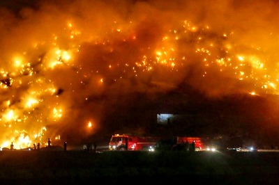 'Unable to Breathe': Locals Choke as Massive Fire at Delhi's Bhalswa Landfill Site Continues