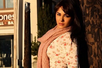 I'd love to work with Rajinikanth, but can't think of romancing him: Mandy Takhar