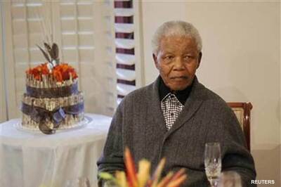 Nelson Mandela breathing through machine: Family