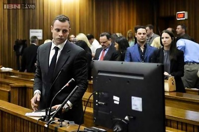 Pistorius prayed over his shot girlfriend: Witness