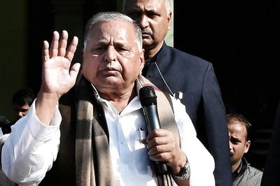 Mulayam Removes Akhilesh Loyalists From Lohia Trust
