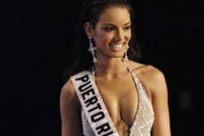 Miss Universe faints, rushed off stage