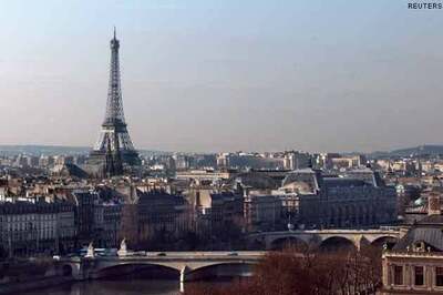 Paris: Eiffel Tower evacuated after bomb scare