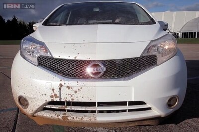 Nissan unveils the first self-cleaning car