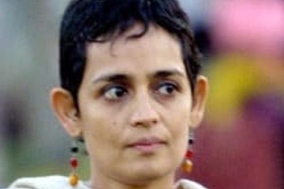 Arundhati rejects Akademi award