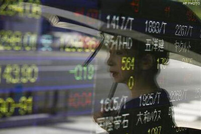 Asian shares rally, dollar remains weak