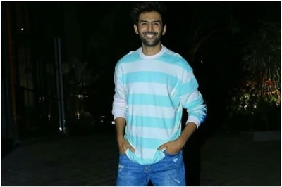 Kartik Aaryan Surprises Paparazzi by Arriving in Auto Rickshaw at Film Producer's Office, See Pic