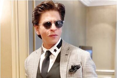 Eager to Do an Action Film Next, Shah Rukh Khan Asks For Two-liner Idea on Twitter