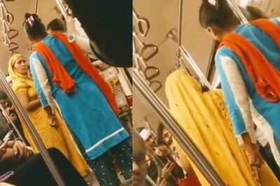 Women Scream, Fight in Delhi Metro For Not Getting Space to Stand, Video is Now Viral