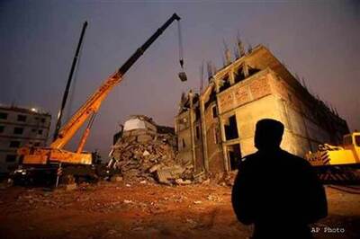 Bangladesh building collapse toll exceeds 500, engineer arrested