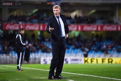 Vela hat-trick earns Moyes his first win with Sociedad