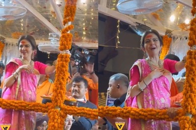 Nita Ambani Chants 'Ganpati Bappa Moreya', Distributes Sweets During Ganesh Visarjan | Watch Video