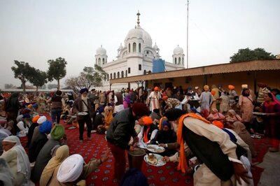First Batch of Indian Pilgrims Enters Pakistan Through Kartarpur Corridor