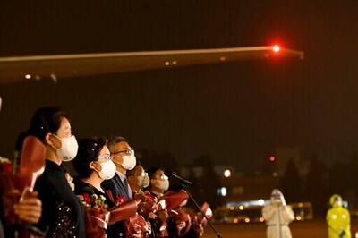 Chinese diplomats return from Houston consulate shut by US