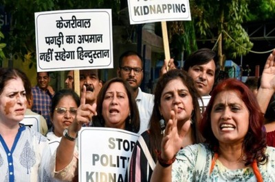 News18 Evening Digest: Mohali Court Issues Warrant Against Bagga; Delhi BJP Workers Protest Outside Kejriwal's Residence and Other Stories