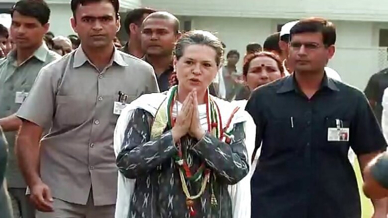 Congress marches to Rashtrapati Bhavan against rising cases of intolerance, BJP terms it Opposition's 'frustration'