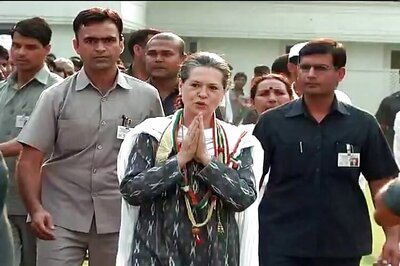Congress marches to Rashtrapati Bhavan against rising cases of intolerance, BJP terms it Opposition's 'frustration'