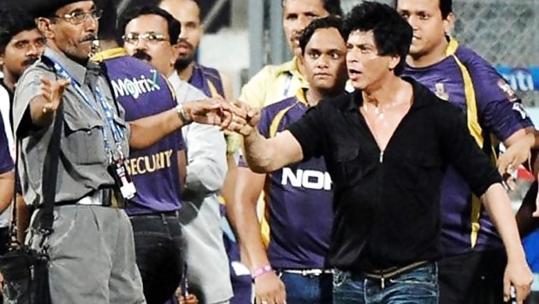 MNS wants to felicitate the guard who defied SRK