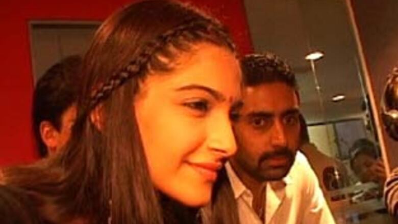 Abhishek, Sonam log on to IBNLive | Photogallery