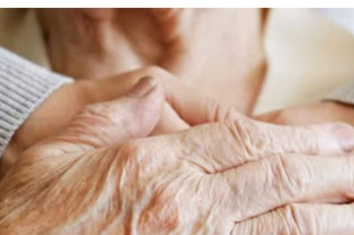 85-yr-old Mother Approaches Cops After Sons Abandon Her, Claims They Were Not Giving Her Food