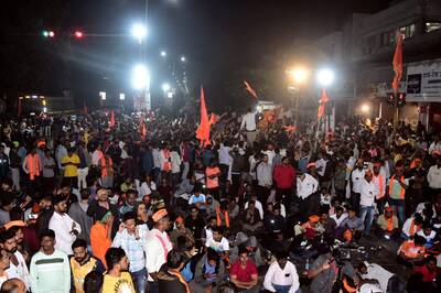 Maratha Quota Stir: Jarange Reaches Mumbai Outskirts with Thousands of Supporters