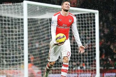 Olivier Giroud deserved a red card, says Arsene Wenger