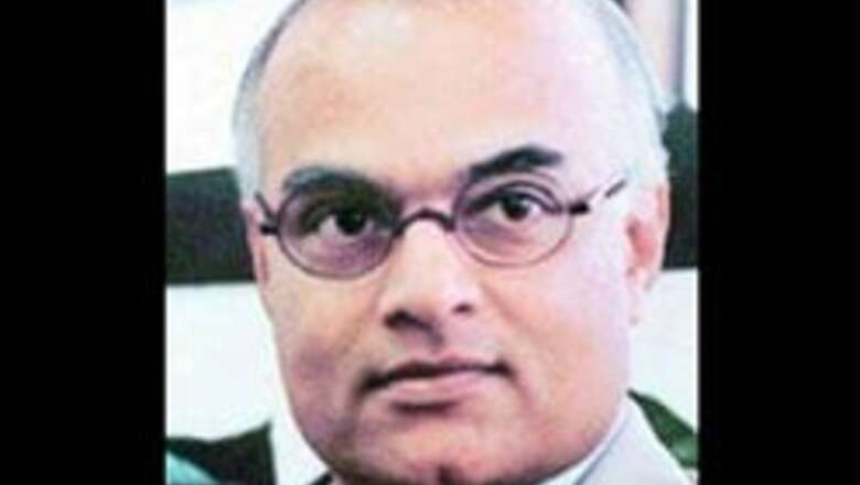 Battle of babus hots up at MEA