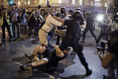 Spain corruption protesters clash with Madrid policemen