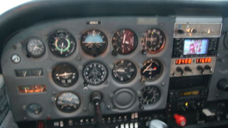 How to Prepare to Fly an Airplane in an Emergency