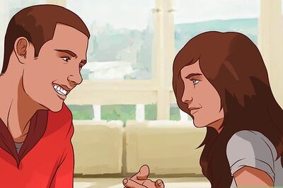 How to Flirt With Eye Contact