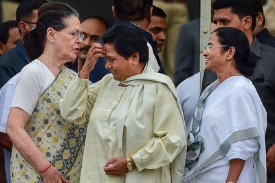 Sonia, Mamata and Mayawati at HDK's Swearing-in Show Women Should Now Take Centrestage in Politics