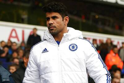 Watch: Diego Costa throws his bib at Jose Mourinho