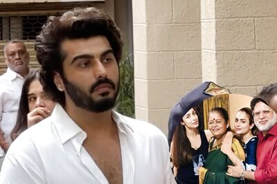 Arjun Kapoor Rushes To Meet Malaika Arora After Her Father Dies By Suicide | Watch Video