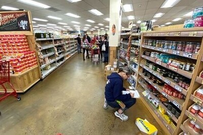 U.S. consumer spending rises for second straight month, income drops further