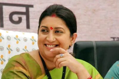 Mamata Oscillates, Her Communal Nature is Visible in Different Colours: Smriti Irani