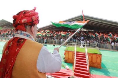 India Creates Guinness Record for Simultaneous Waving of More than 78,000 National Flags