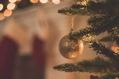 Christmas Photo Tips: How to Capture Beautiful Images With Friends & Family on Your Phone