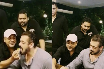 Salman Khan Cuts Cake, Celebrates Late Wajid Khan's Birthday With Sajid; Fans Get Emotional | Watch