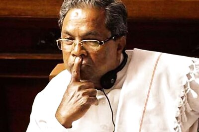 Blamed by Senior Leaders For Defeat, Siddaramaiah Gets Emotional at MLAs' Meet