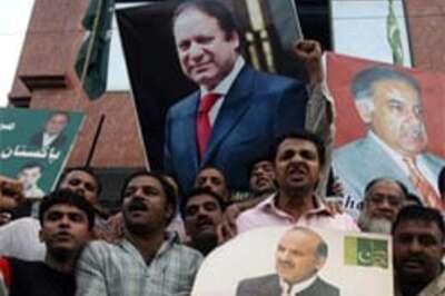  5 hurt as Nawaz supporters, cops clash