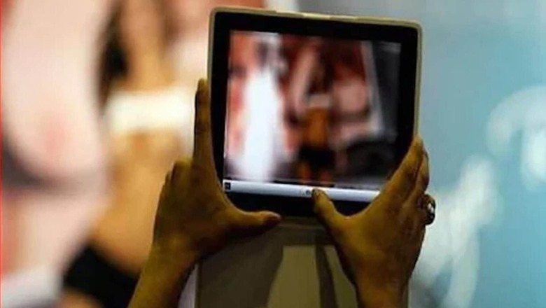 Andhra Police Bust Honey-Trap Gang Of Five, Including 2 Women, In Kurnool