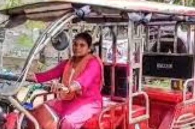 In Bengal's South Bankura, This Tribal Homemaker Drives E-rickshaw To Sustain Family